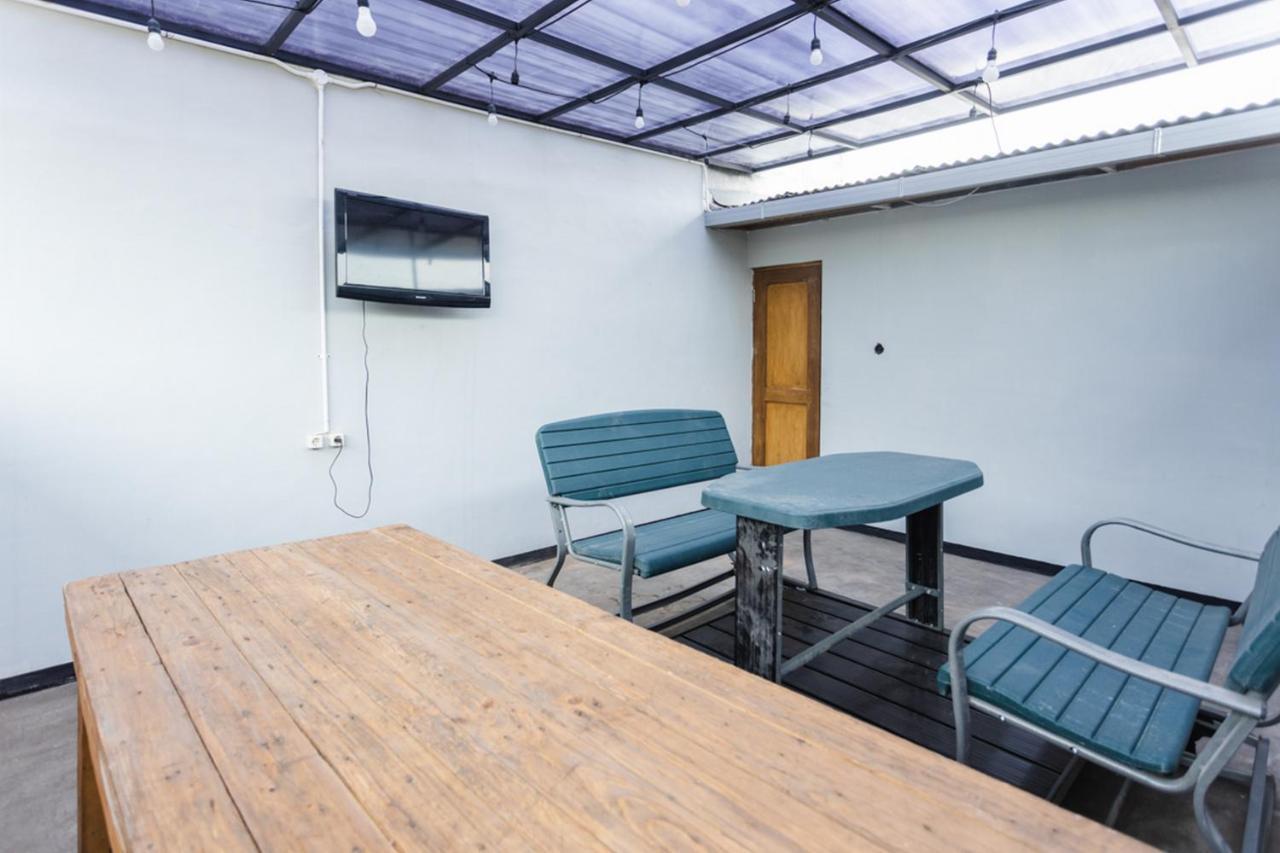 Reddoorz Hostel @ Malang City Center 2 Bagian luar foto