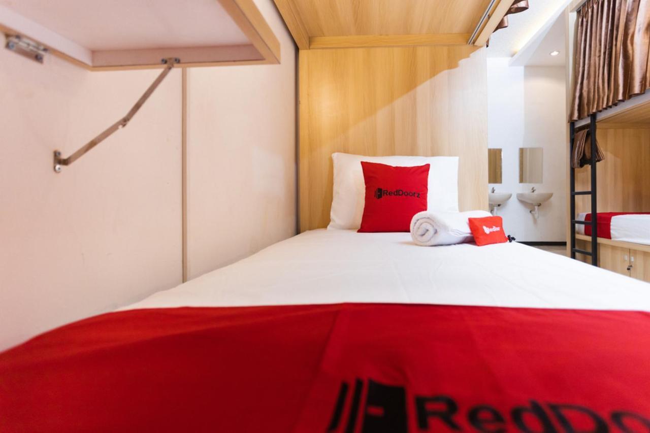 Reddoorz Hostel @ Malang City Center 2 Bagian luar foto